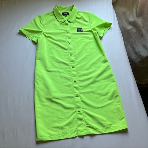 STUSSY neon green snap button up logo patch short sleeve mini dress - Picture 1 of 6
